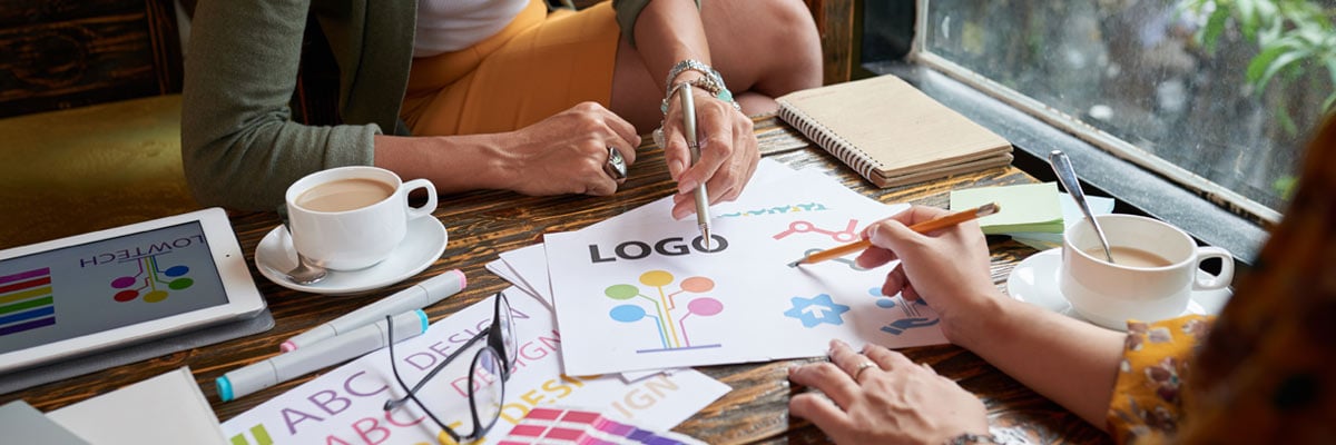 logo-designer-2 How to Choose the Right Logo Designer